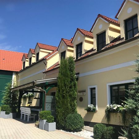 Weingut & Gastezimmer Edelmann Göttlesbrunn 外观 照片