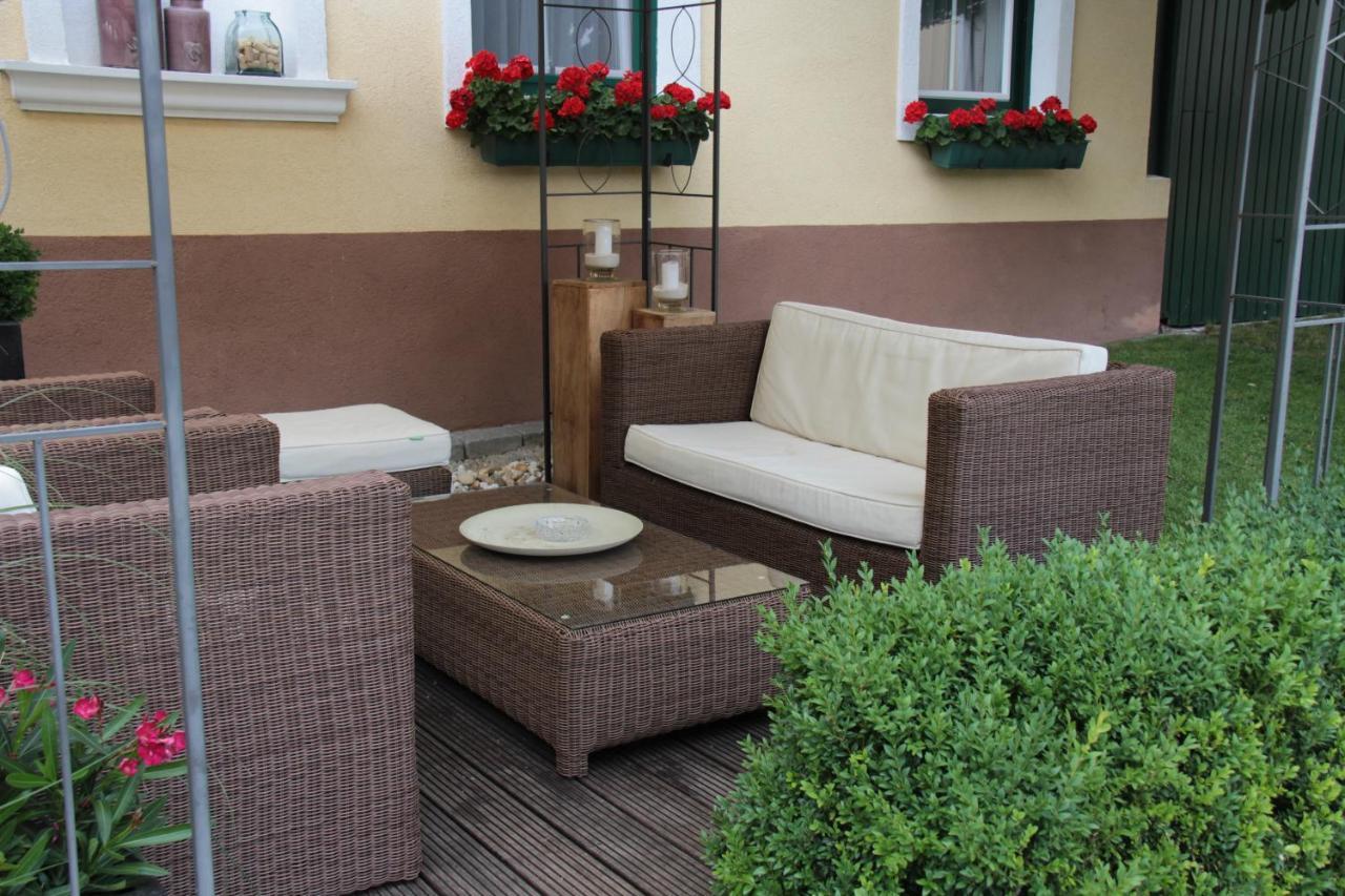 Weingut & Gastezimmer Edelmann Göttlesbrunn 外观 照片