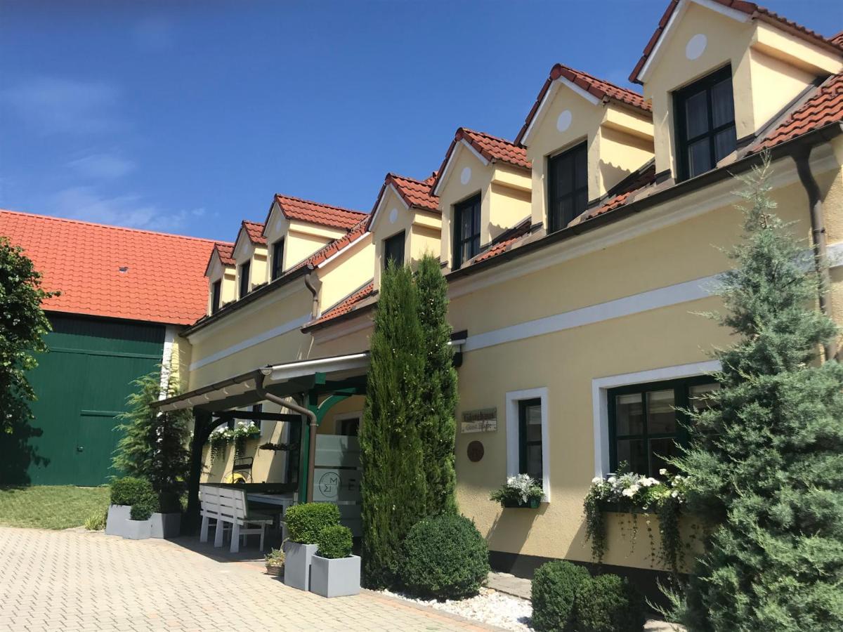 Weingut & Gastezimmer Edelmann Göttlesbrunn 外观 照片